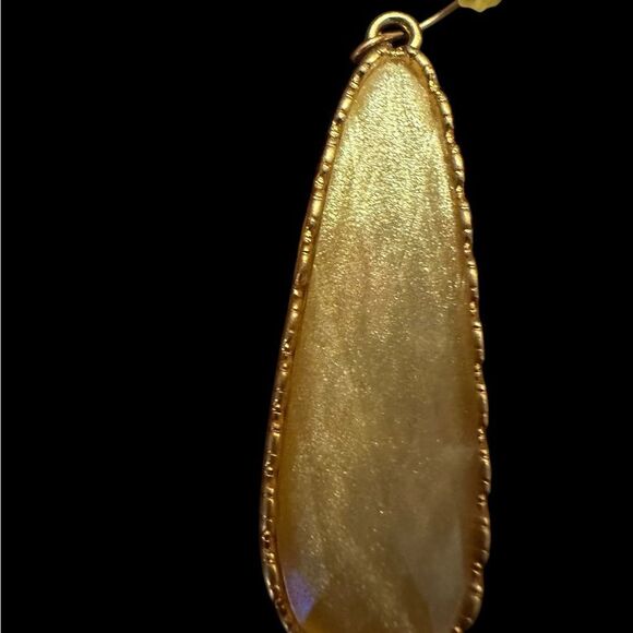 Boho Vintage-look Cream Earrings Crown Shimmer Resin Cabochon Premiere Designs - Picture 4 of 7